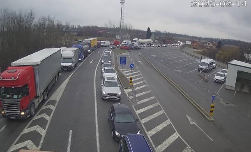 Iz AMS-a upozorili vozače: Velike gužve na graničnim prelazima