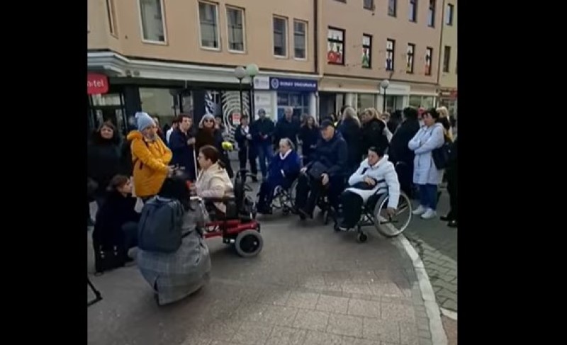 Protest ispred Gradske uprave Banjaluka: “Gdje nam je gradonačelnik, zašto nije izašao?” VIDEO
