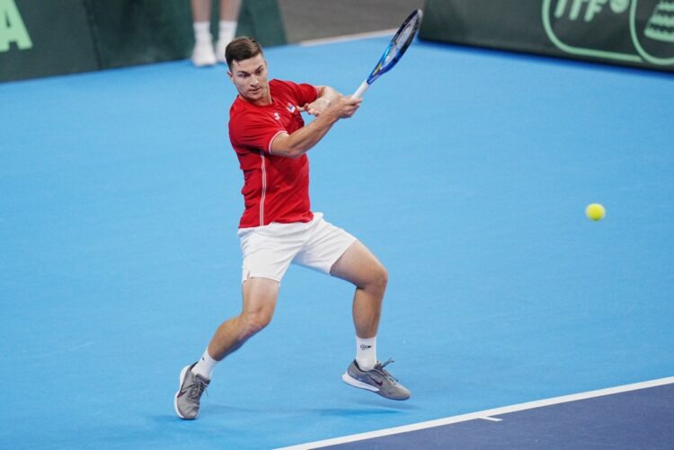 Kecmanović srušio bolje rangiranog od sebe i ušao u finale turnira u Delrej Biču