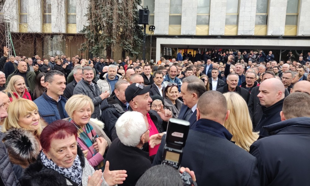 Građani ogorčeni na presudu predsjedniku Dodiku: “Direktan udar na Srpsku” VIDEO