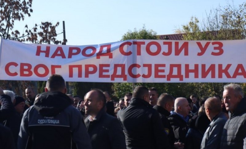 Pokazati jedinstvo! Miting podrške predsjedniku i institucijama Srpske ispred NSRS