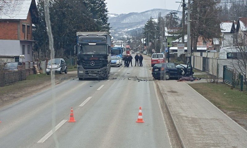 Tragedija u ovom dijelu Srpske: Žena poginula prilikom sudara kamiona i auta