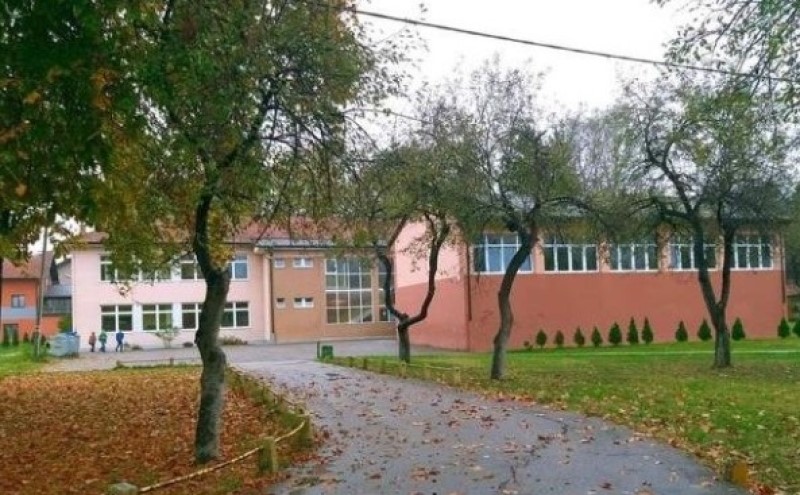 Težak incident u BiH: Roditelj napao učenika osnovne škole, intervenisala i policija