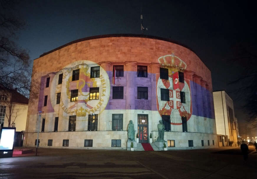 Zajedničko obilježavanje Sretenja: Palata Republike u bojama zastava Srpske i Srbije