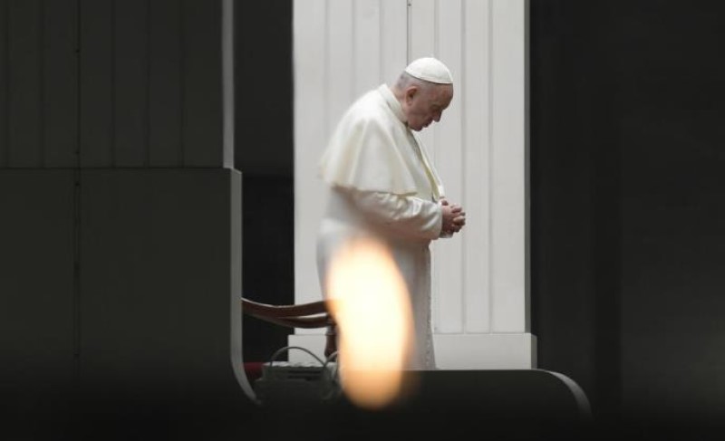 Bori se s obostranom upalom pluća! Vatikan: Papa pokazuje blago poboljšanje