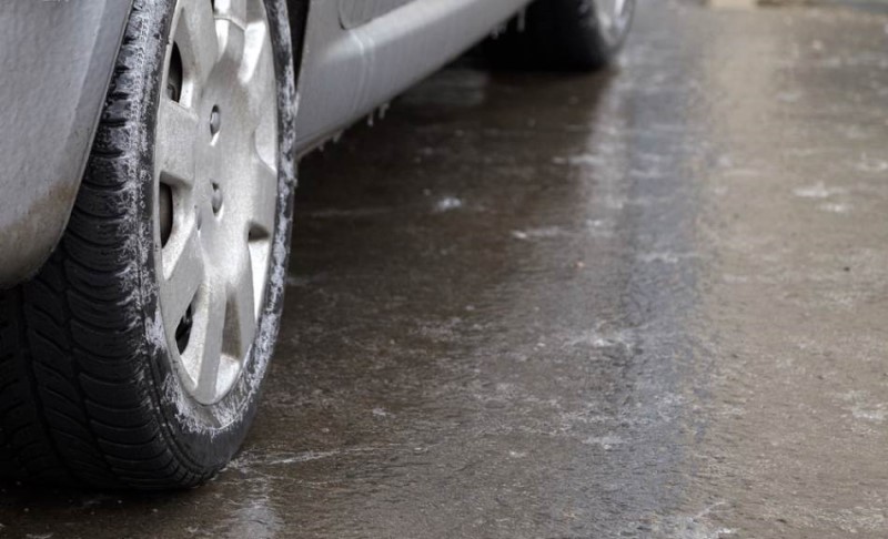 Upozorenje za vozače: Kolovozi klizavi, moguča poledica u višim krajevima