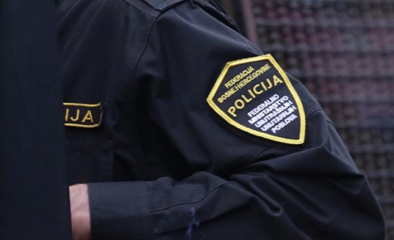 Policija traga za vozačem i vozilom u BiH: Automobilom udario pješaka i pobjegao