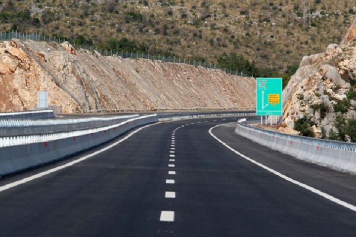 Da bi se rasteretio koridor: Crna Gora uvodi tranzitnu taksu za primorje, šalju auta na Trebinje?