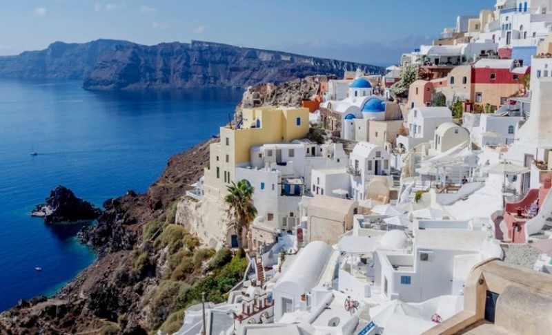 Tlo na Santoriniju se smiruje: Ljudi se vraćaju, a škole ponovo otvaraju svoja vrata