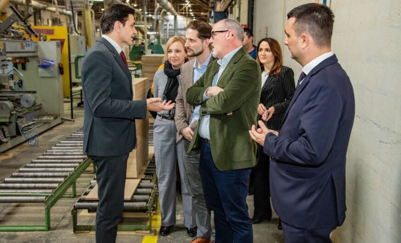 Švajcarski ambasador u posjeti “Standardu”: Najsavremenija tehnologija i kontinuirani rast FOTO