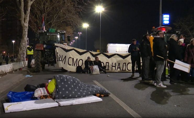 Blokada Mosta slobode trajala cijelu noć: Studenti spavali na ulici