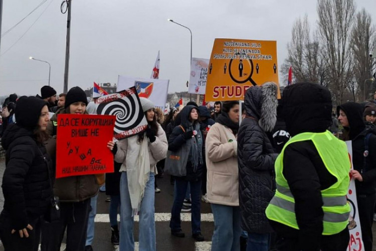 Počeo veliki studentski protest: Kragujevac pod blokadom! VIDEO