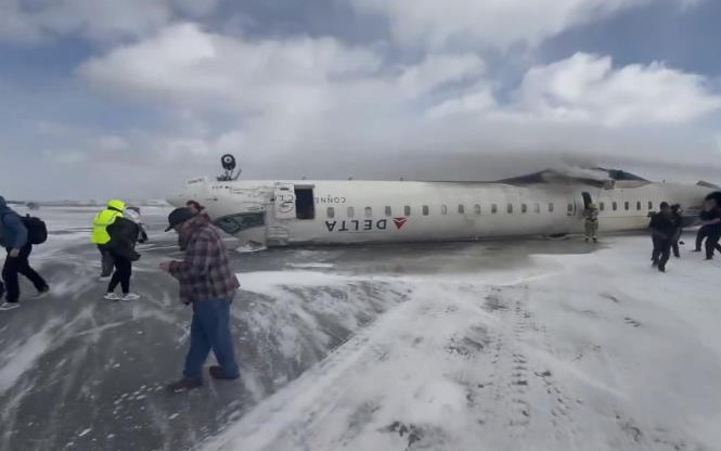 Porastao broj povrijeđenih u nesreći na pisti u Torontu! Istraga o prevrtanju aviona u toku