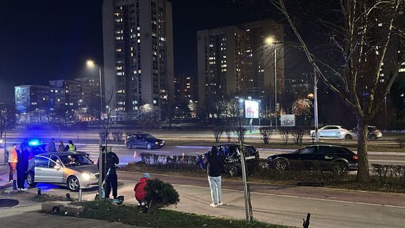 Sudar više vozila: Na terenu policija i ekipa Hitne pomoći FOTO