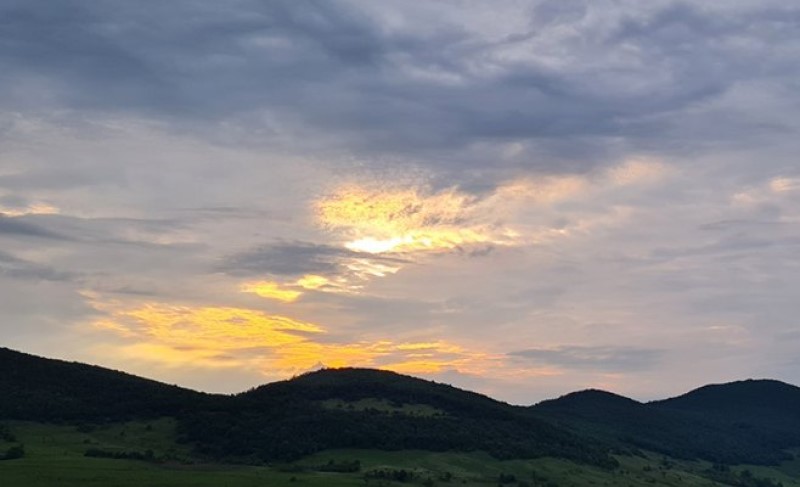 Stiže osvježenje: Sutra umjereno oblačno, popodne moguća kiša ili lokalni pljusak