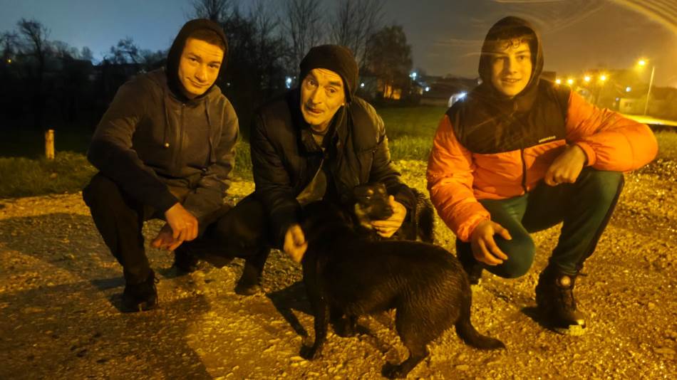 Drama u Česmi: Banjalučani spasili dva psa iz nabujale Vrbanje VIDEO