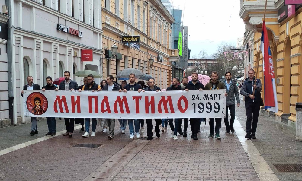 Predstavnici “Baštionika” razvili transparent u Banjaluci: Ne zaboraviti žrtve NATO agresije