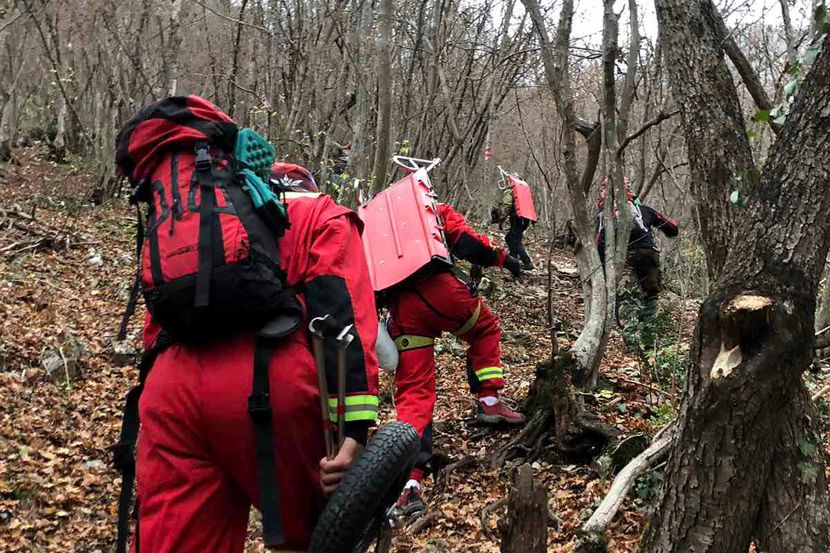 Nisu pronađeni! Policija i Gorska služba nastavljaju potragu za petoro nestalih na području Žagubice