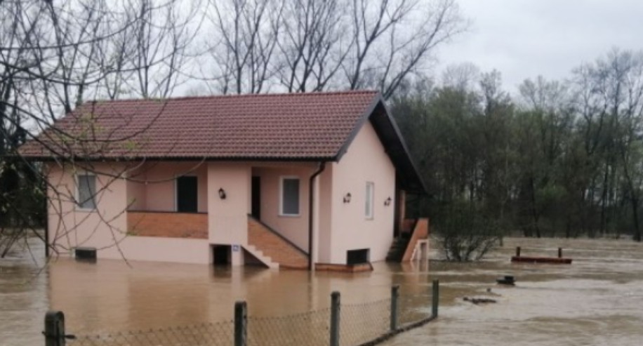 Utvrđuje se nasip: U Gradišci 70 kuća pod vodom FOTO