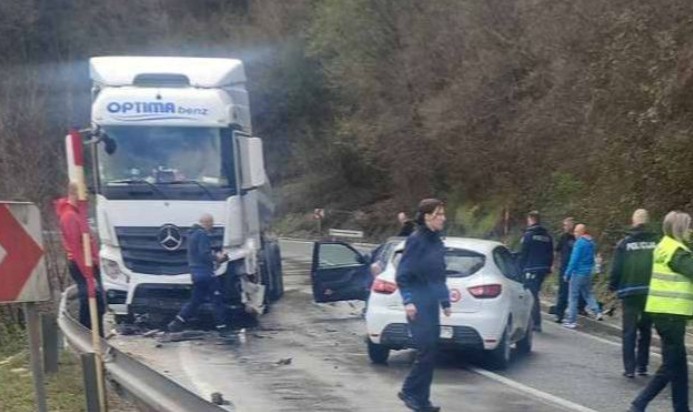 Jeziva nesreća u BiH: Poginula jedna osoba, saobraćaj obustavljen
