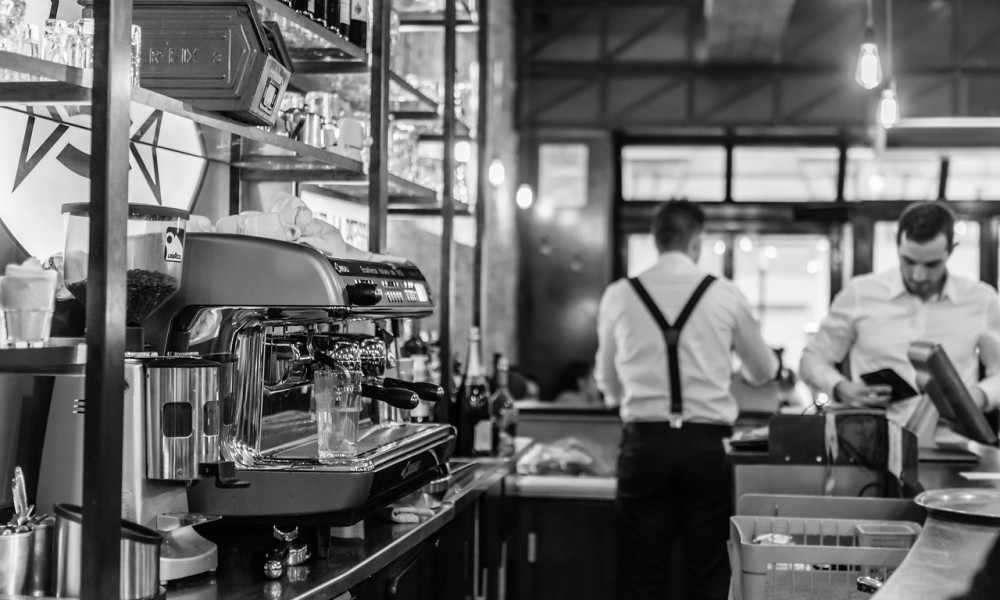 Srbi opet na udaru u Hrvatskoj: Lažni policajci maltretirali vlasnika i radnike kafića