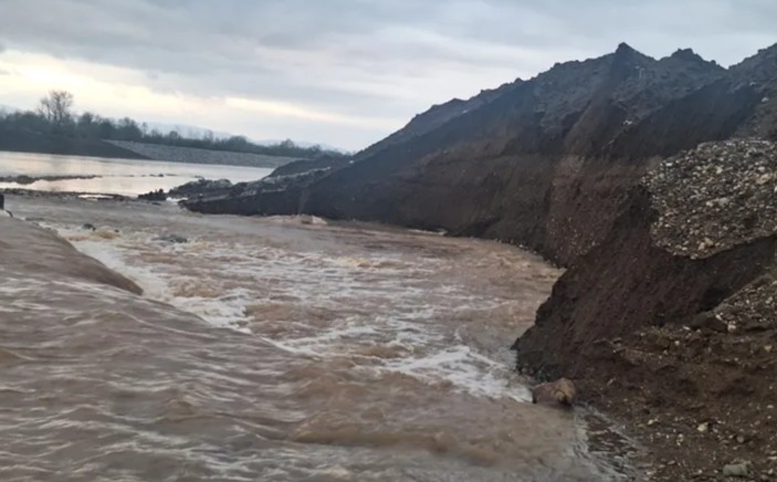 Nije izdržalo: Zapadna Morava probila nasip novog riječnog korita