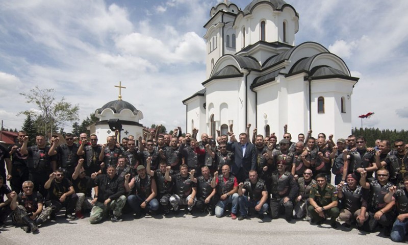 Noćni vukovi pružili podršku: Izdrži, predsjedniče, uz tebe je tvoj narod!