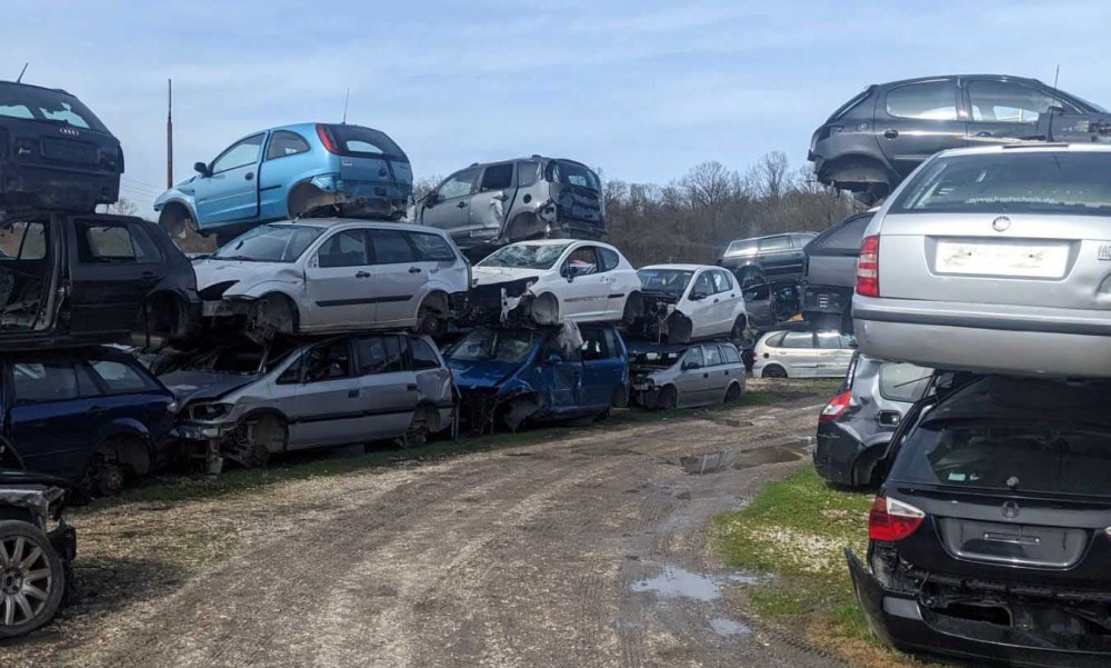 UIO u akciji: Oduzeta vozila i auto-dijelovi vrijedni više od 190.000 KM