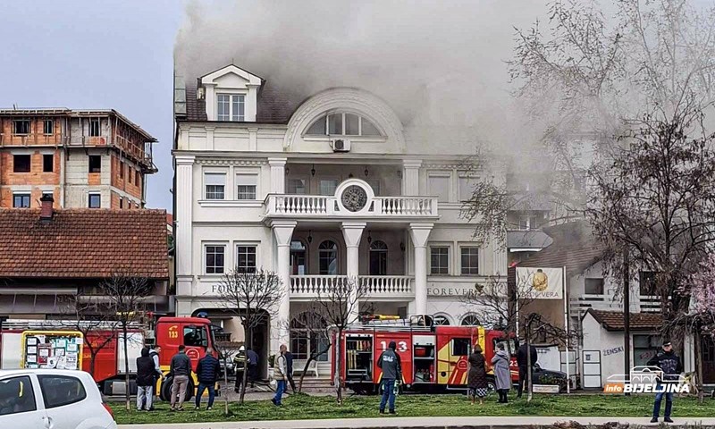 Vatrogasci na licu mjesta: Gori kuća u centru grada