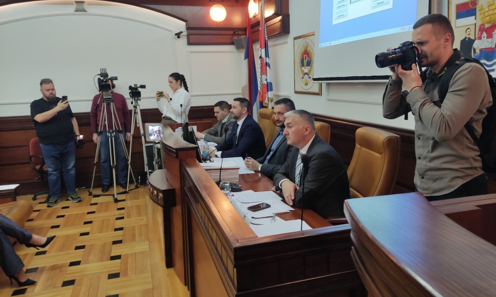 Zaključci kao pokušaj primirja: Nesmetan rad na odvozu smeća, posebna komisija i preporuka “Čistoći”