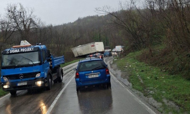 Povrijeđen vozač kamiona: Saobraćajka kod Laktaša