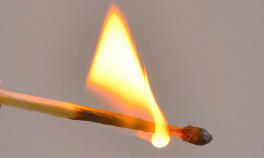 Strašno! Podmetnuo požar u baru nakon što mu je rečeno da nema majoneze i kečapa