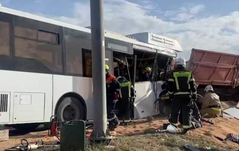 Stravičan sudar autobusa i kamiona: Šest osoba izgubilo život, 20 povrijeđeno