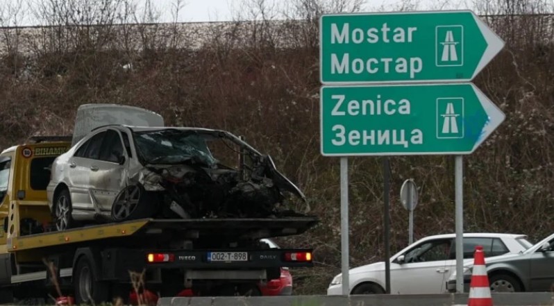 Jedna osoba povrijeđena: Automobilom se zabio u zaštitnu ogradu