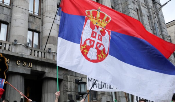 Oglasila se policija: Muškarac napao studentkinju koja je nosila srpsku zastavu