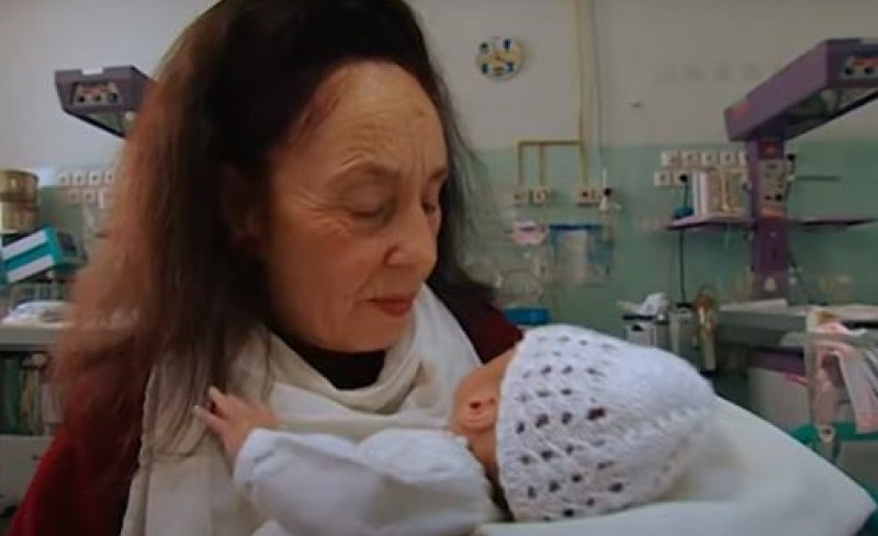 Rodila prvo dijete u 66. godini: Mnogi je osuđivali, a evo kako danas žive ona i kćerka