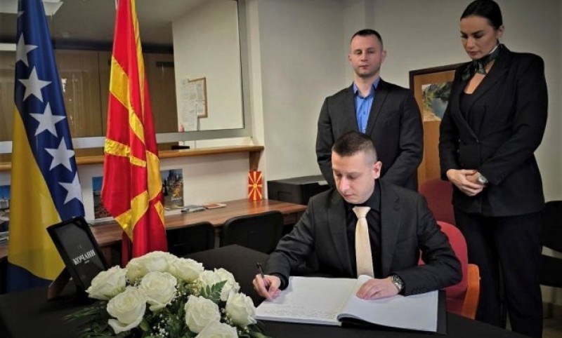 U trenu stradalo 59 mladih! Goganović se upisao u knjigu žalosti u Ambasadi Sjeverne Makedonije