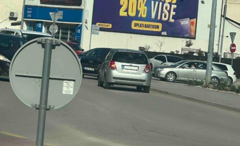 Haos u centru Banjaluke: Vozilom ušao u kontra-smjer pa izazvao kolaps u saobraćaju