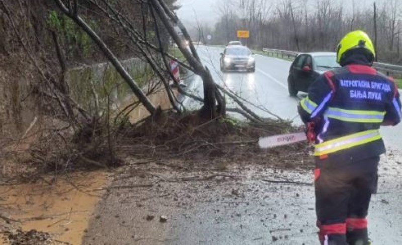 Pune ruke posla! Banjalučki vatrogasci za šest sati imali čak 13 intervencija FOTO