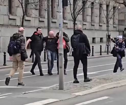 Incident u Beogradu: Uhapšen muškarac koji je tvrdio da ima bombe VIDEO