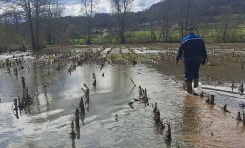 Klizište prekinulo vodovodnu cijev u banjalučkom naselju: Radovi trenutno nisu mogući
