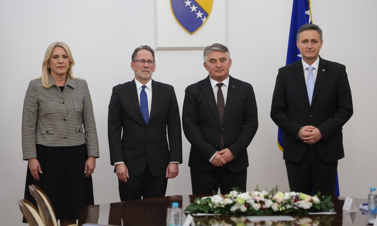 Predsjedništvo BiH sa arbitrom za Brčko: Cvijanovićeva za zadržavanje statusa, Bećirović optužio prve ljude Srpske