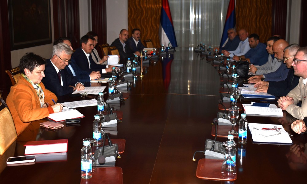 Čubrilović pred najavljeni štrajk: Moguća isplata februarske plate željezničarima