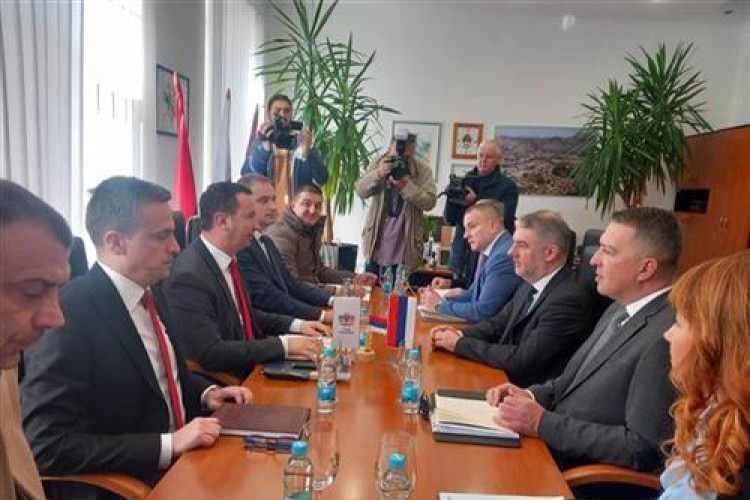 Ćurić sa Šeranićem: Izgradnja bolnice ide prema planu