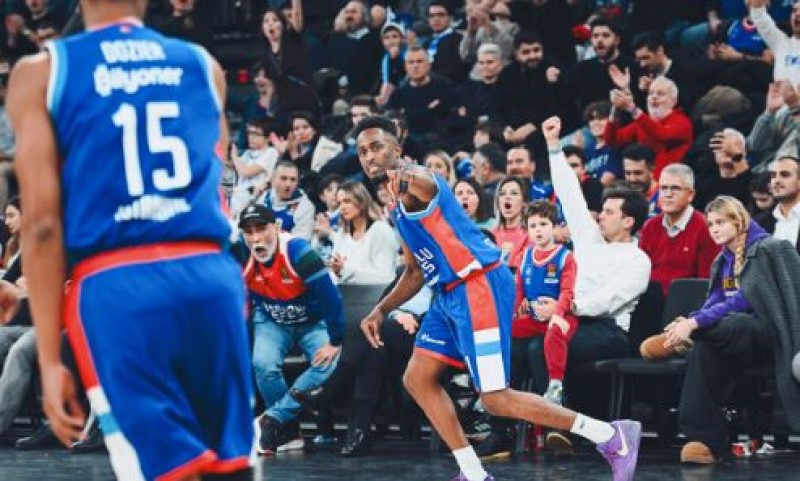 “Stotka” pred duel sa Zvezdom: Košarkaši Efesa pobijedili su kao gosti Turk Telekom