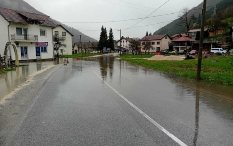 Alarmantno stanje u Jezeru: U pojedinim dijelovima opštine izlila se Pliva
