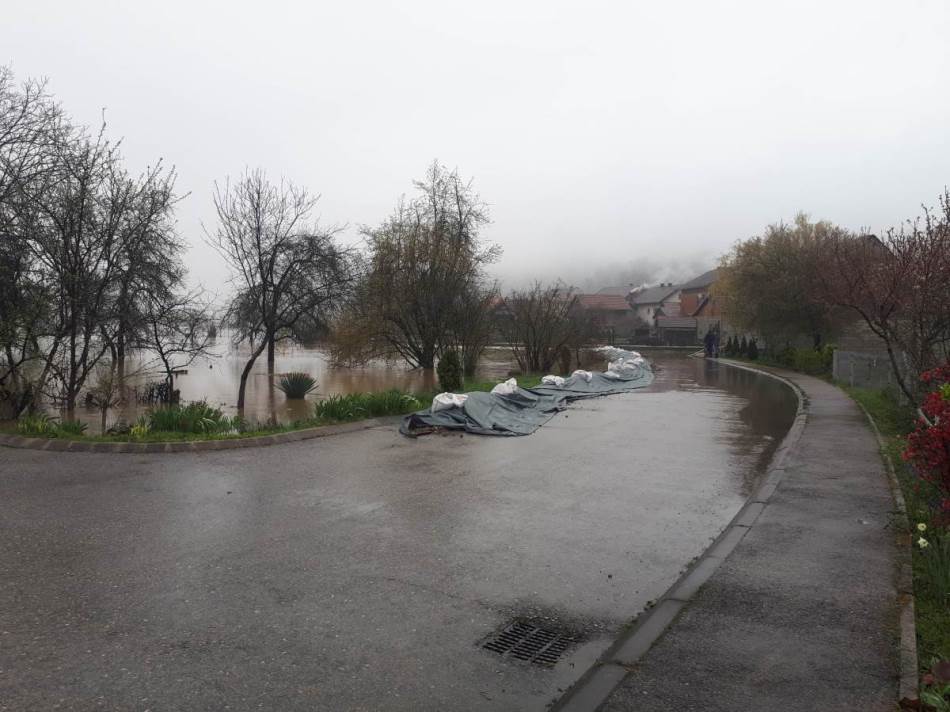 Una se povlači, u Kostajnici ukinuta vanredna situacija