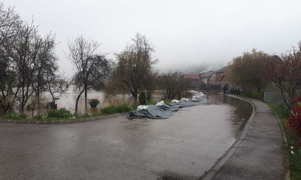 Oglasile se sirene: U Kostajnici vanredna situacija