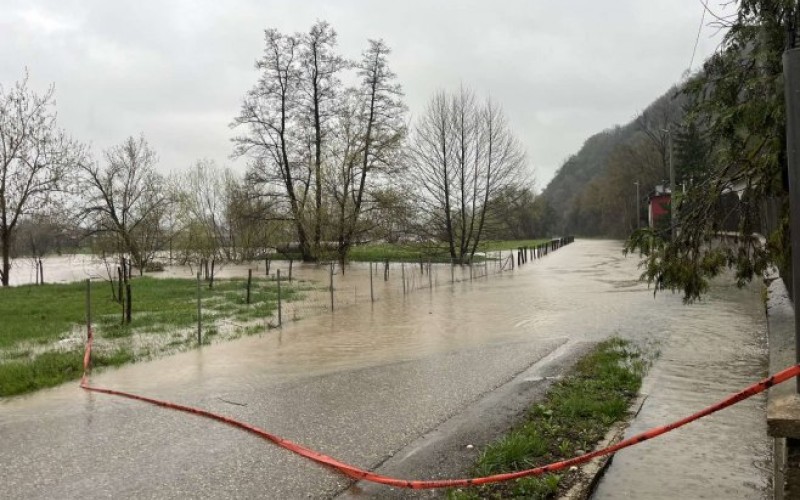 Bojić o situaciji u Laktašima: Voda ušla u 100 domaćinstava, nadležne službe na terenu