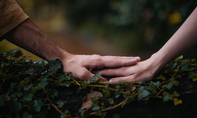 Pojašnjenje stručnjaka: Koje navike održavaju ljubavne parove skupa tokom teških trenutaka